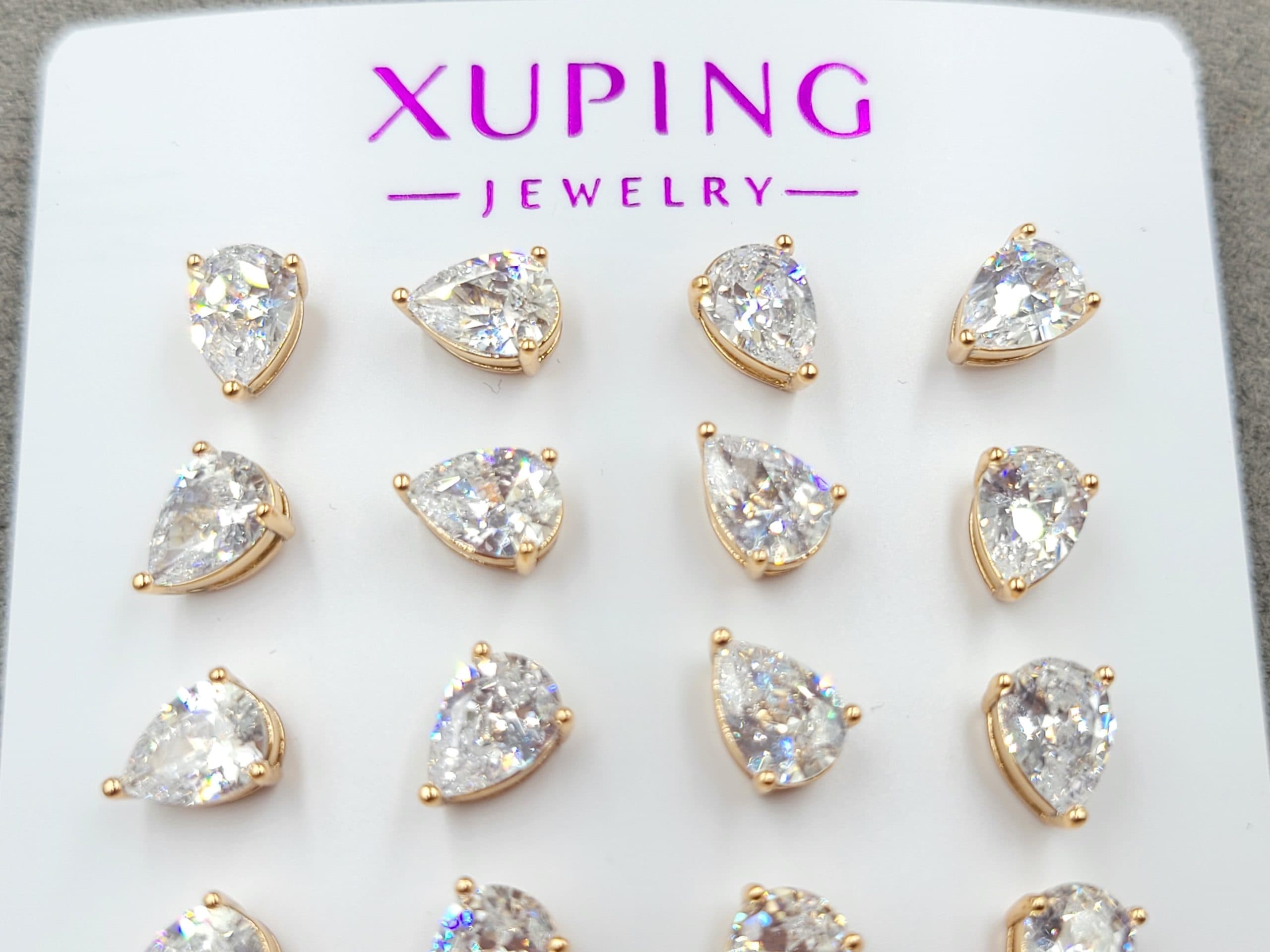 Гвоздики Xuping 5,5*7,5 мм колір 18к