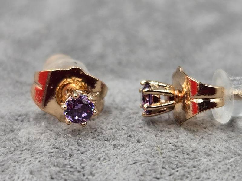 Гвоздики Xuping з аметистовим стразом 3 мм колір 18к