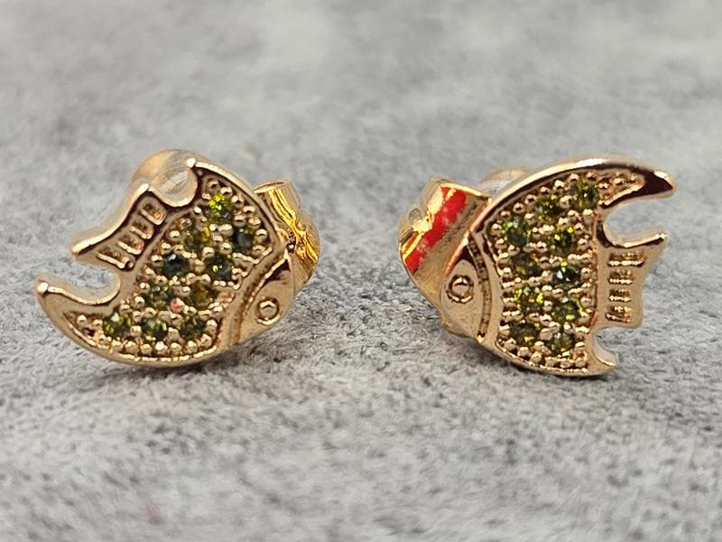 Гвоздики Xuping 8*7,5 мм колір 18к