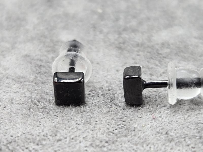 Гвоздики Xuping кераміка 4 мм чорні