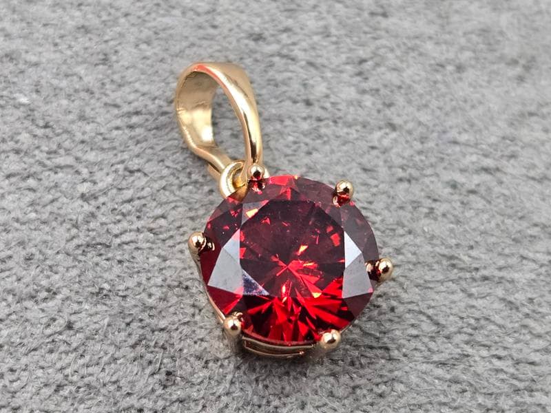 Кулон Xuping з червоним стразом 9 мм висота 18 мм колір 18к