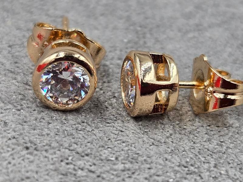 Гвоздики Xuping 6 мм колір 18к