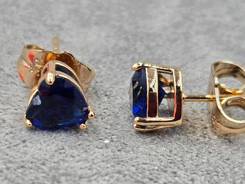 Гвоздики Xuping серце 6 мм з синім стразом колір 18к