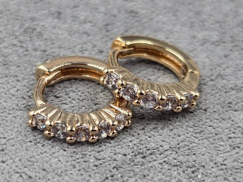 Сережки Xuping 2 мм висота 11 мм круглий замок колір 18к