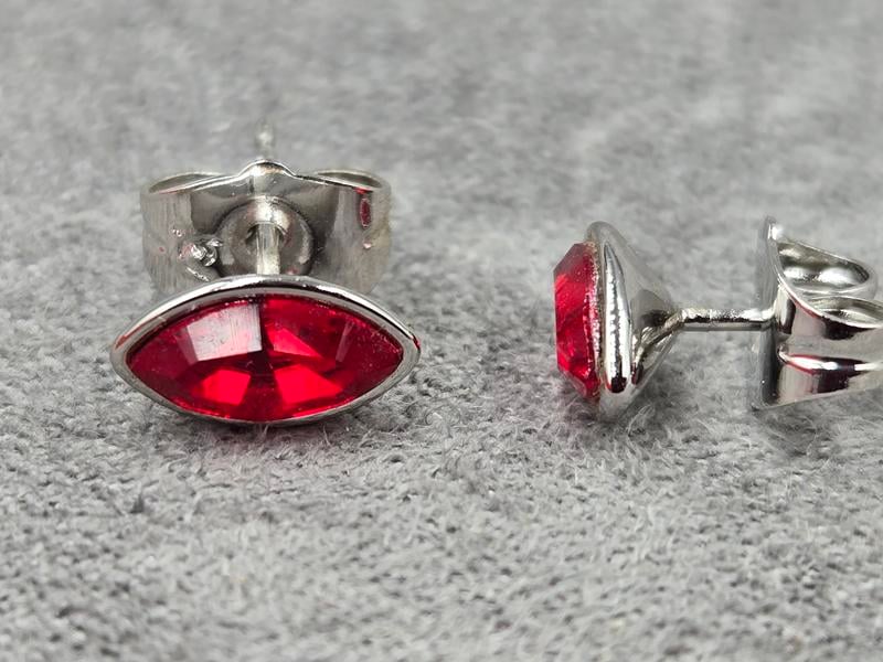 Гвоздики Xuping 9*5 мм з червоним стразом Swarovski родий