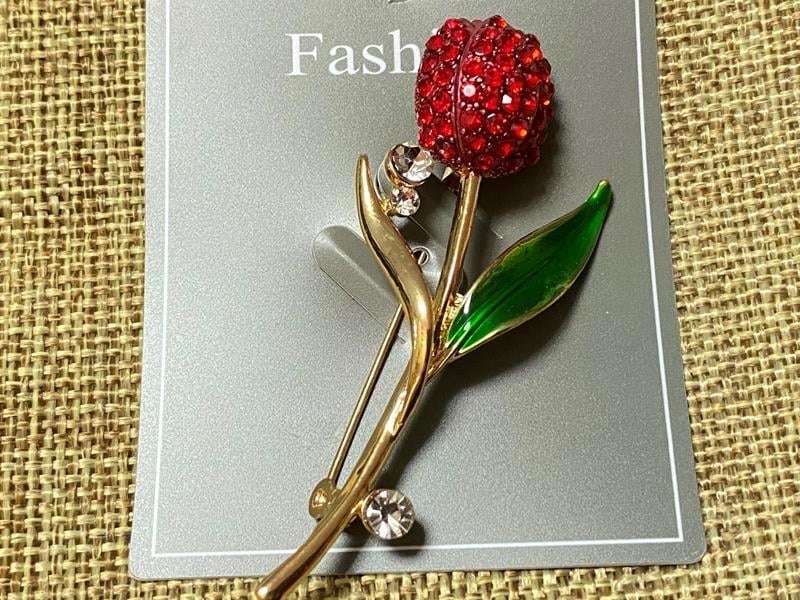 Брошь цветок