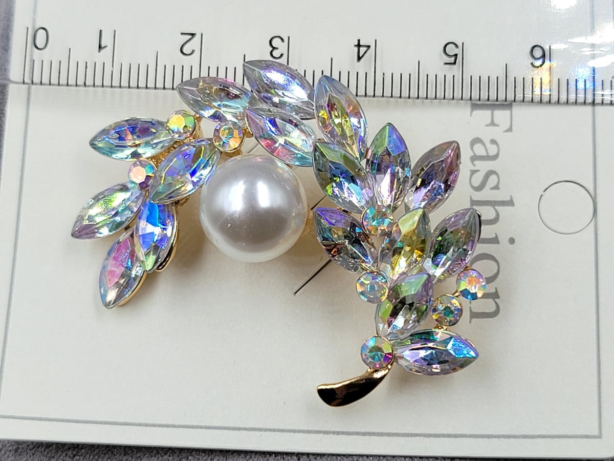 Брошь з переливом колір золото