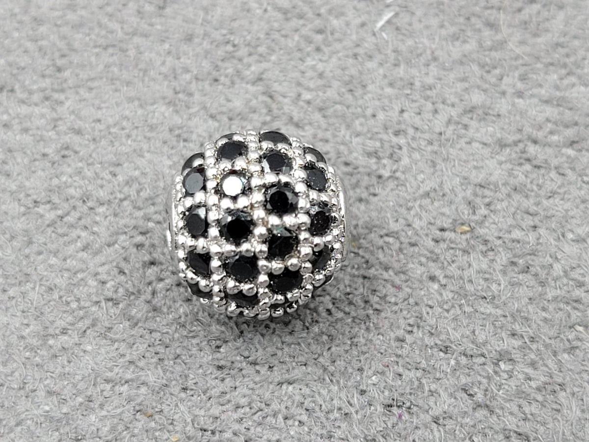 Бусина куля 8 мм срібло з чорними фіанітами (гіпоалергенний сплав)