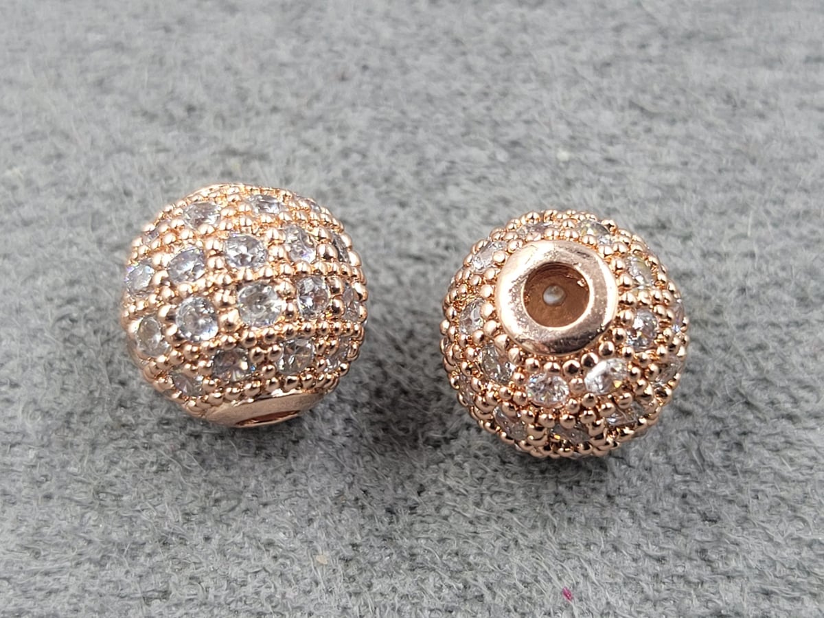 Бусина куля 10 мм рожевий з білими фіанітами (гіпоалергенний сплав)