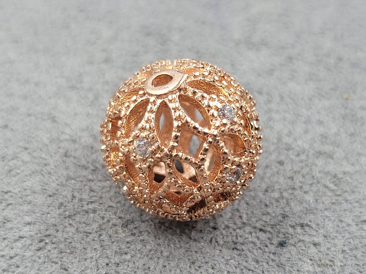 Бусина куля 13 мм рожевий з білими фіанітами (гіпоалергенний сплав)