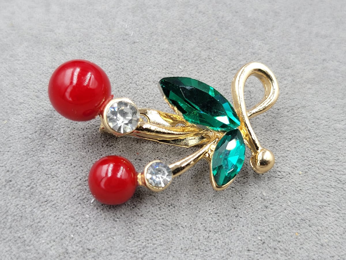 Брошь *вишеньки* 2,3*3,8 см колір золото