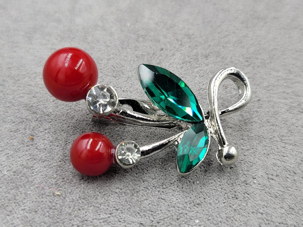 Брошь *вишеньки* 2,3*3,8 см колір срібло