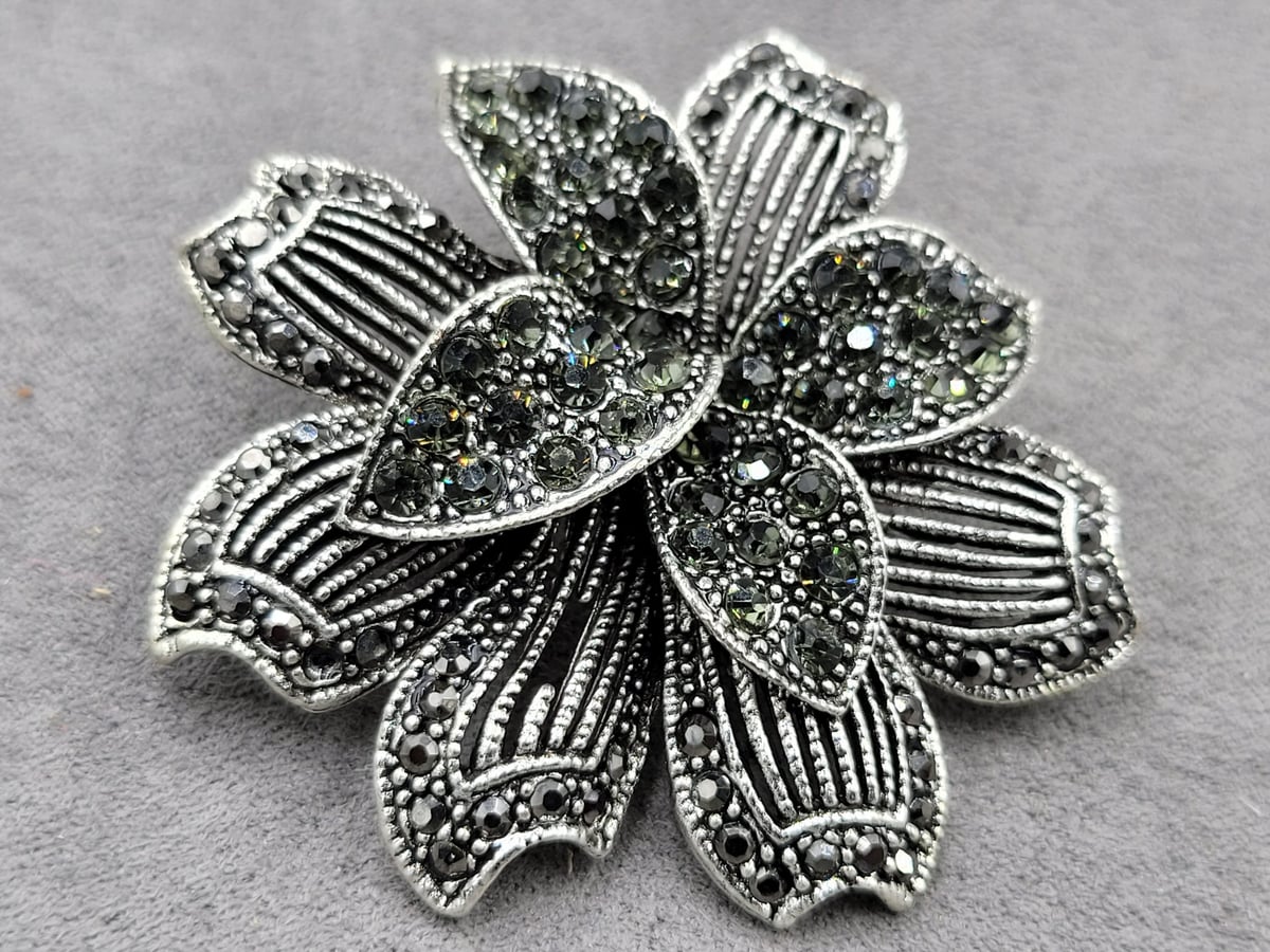 Брошь 53 см під крапельне срібло