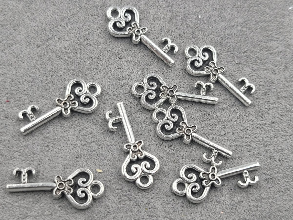 Підвіска ключ 9*21 мм 32 шт металічна