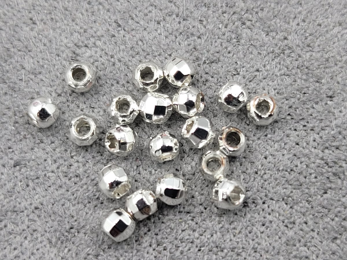 Кулі 2 мм грань колір срібло 20 шт (гіпоалергений сплав)
