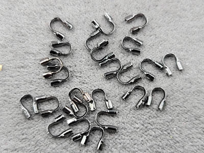 Протектори 4 мм 140 штук колір чорні металічні