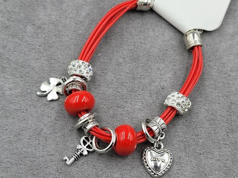 Браслет червоний с підвісками