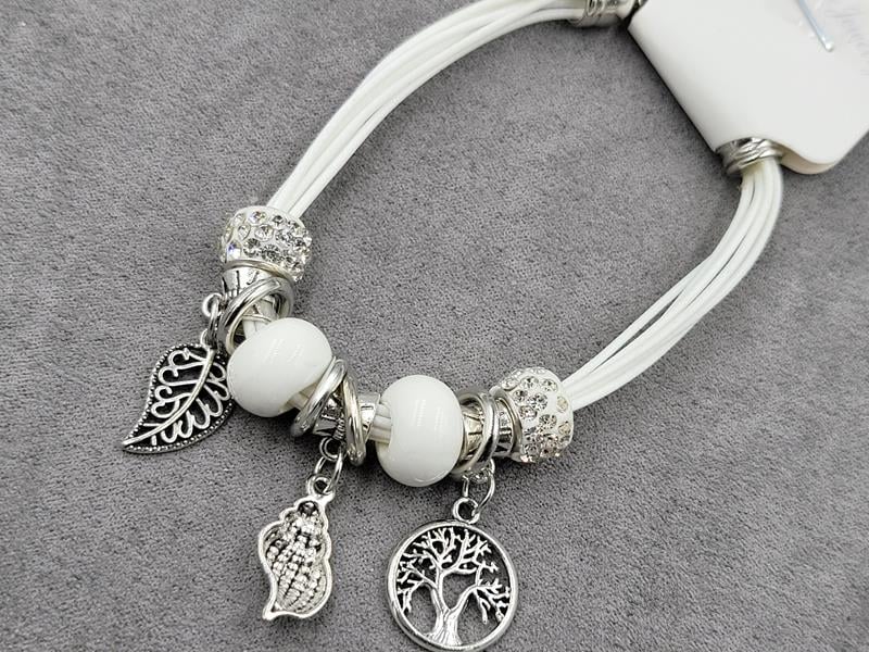 Браслет білий с підвісками