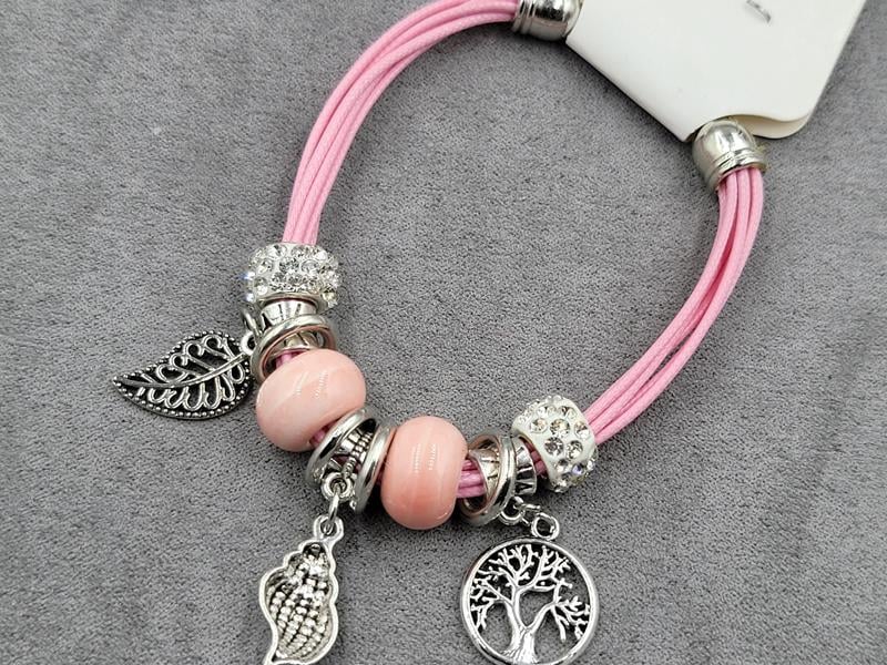 Браслет с підвісками