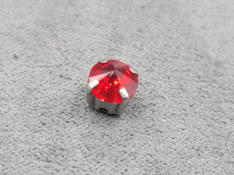Страз в цапах 6 мм (скло) червоний