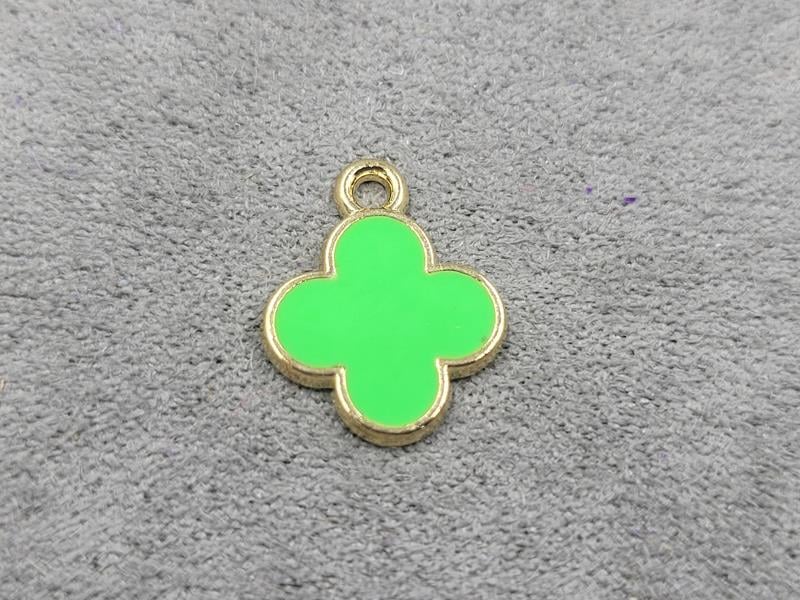 Підвіска конюшина 12*15 мм зелена в металі лимонного кольору