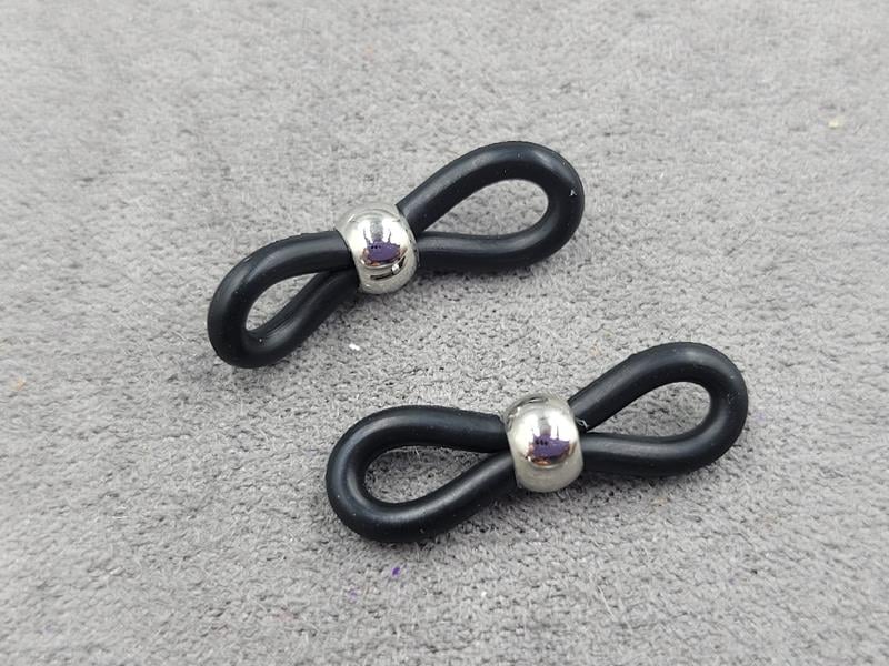 Конектори для окулярів 2 шт бусина 5 мм колір сталь (гіпоалергений сплав) на чорному сіліконі