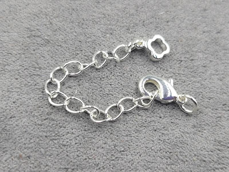 Замок 10 мм колір срібло з підвіскою конюшина (гіпоалергенний сплав)