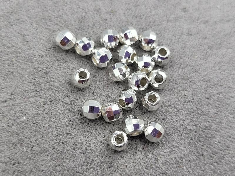 Бусини куля грань 4 мм 20 штук колір срібло (гіпоалергений сплав)