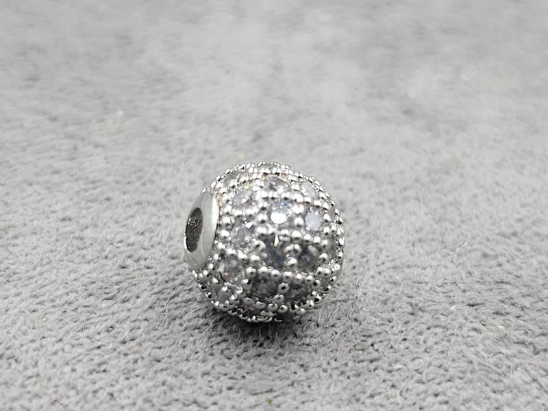 Шарик 8 мм с белыми фианитами (гиппоаллергенный сплав)