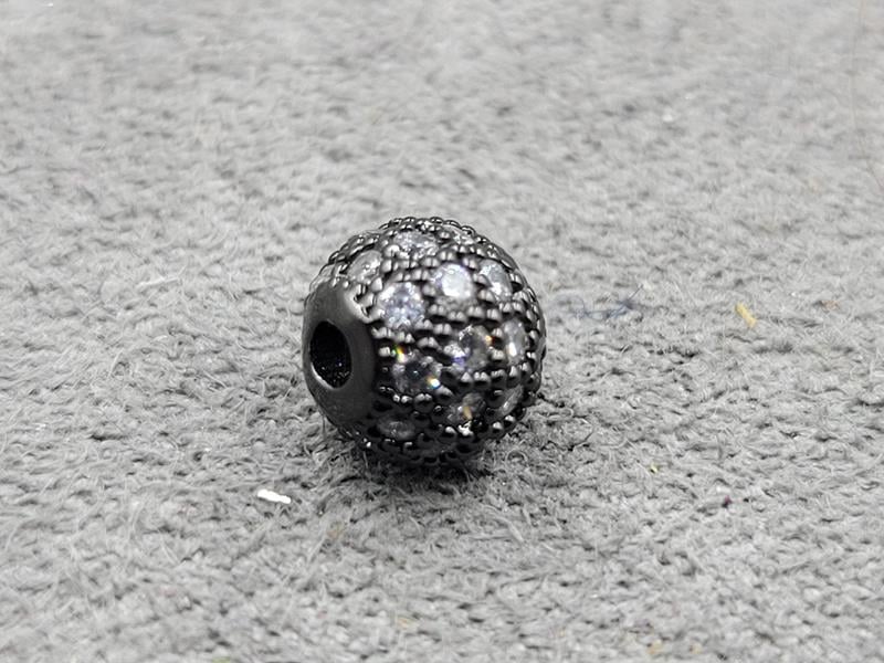 Бусина куля 6 мм чорна з білими фіанітами (гіпоалергенний сплав)