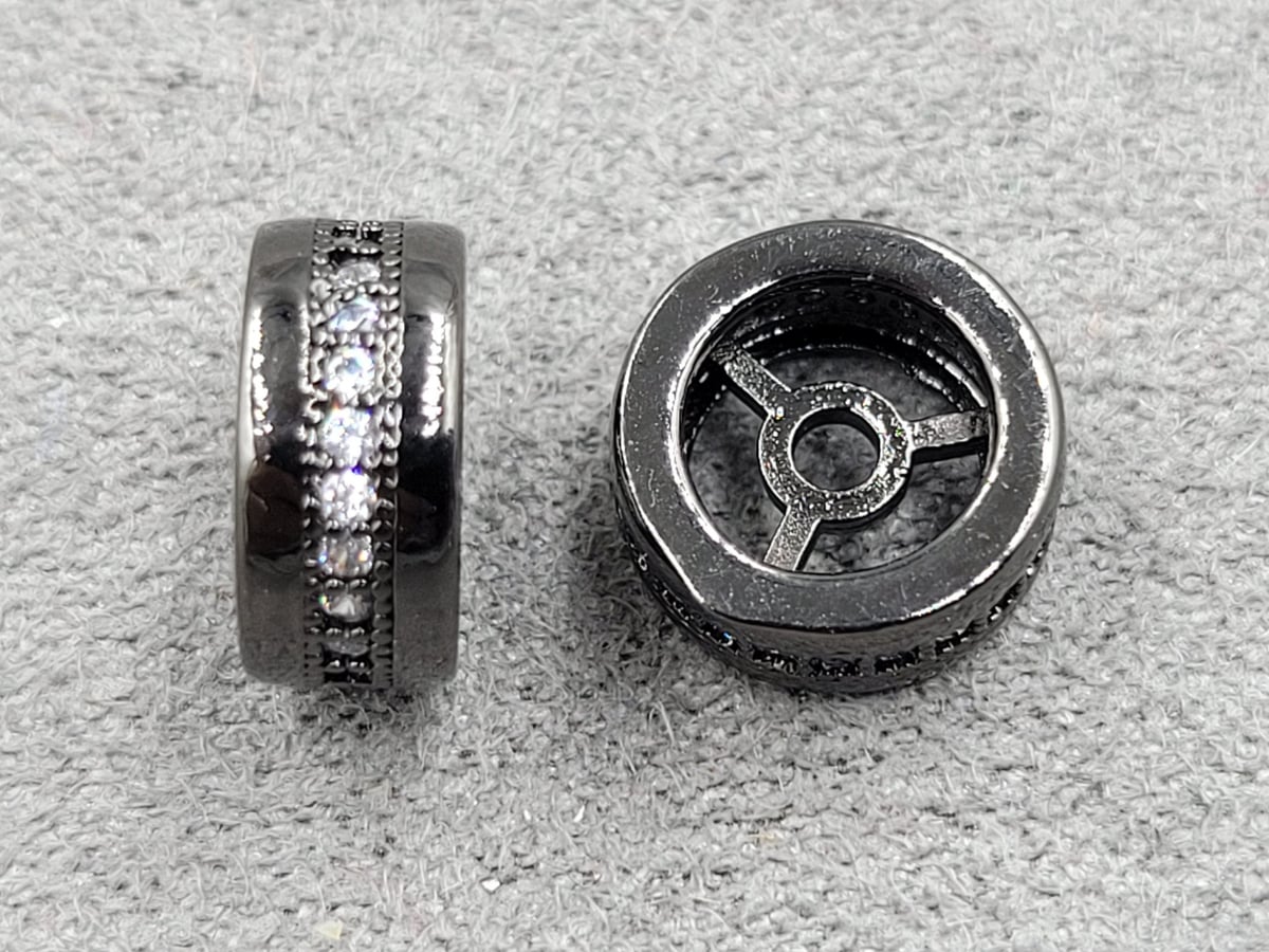 Рондель 10*4,5 мм колір чорний з білими фіанітами (гіпоалергений сплав)