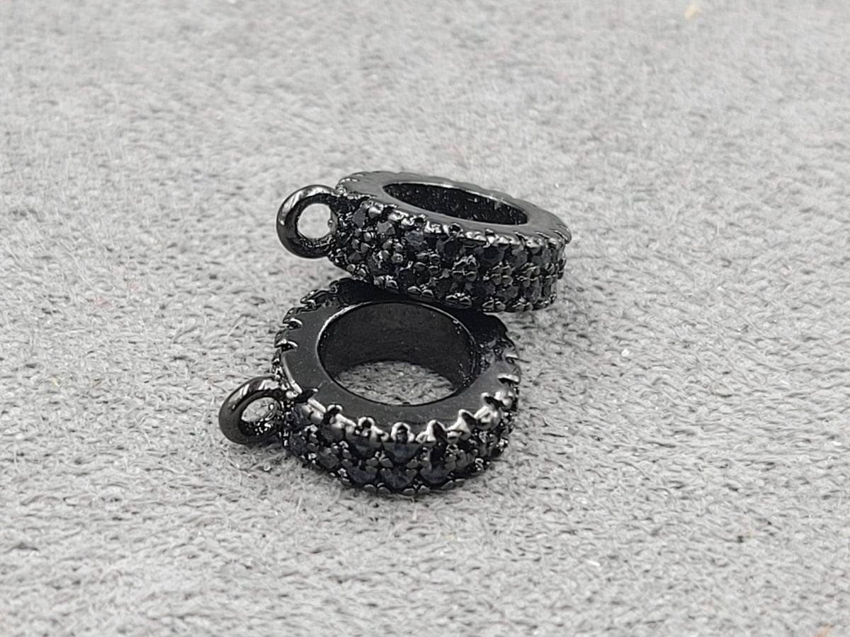 Бейл 3*9 мм колір чорний з чорними стразами (гіпоалергенний сплав)