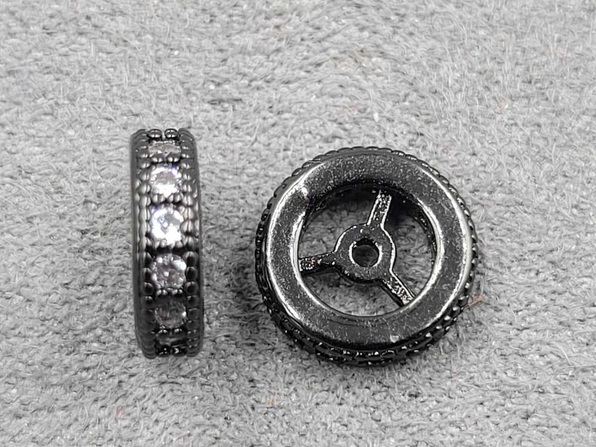 Рондель 9,7*2,8 мм колір чорний з білими фіанітами (гіпоалергений сплав)