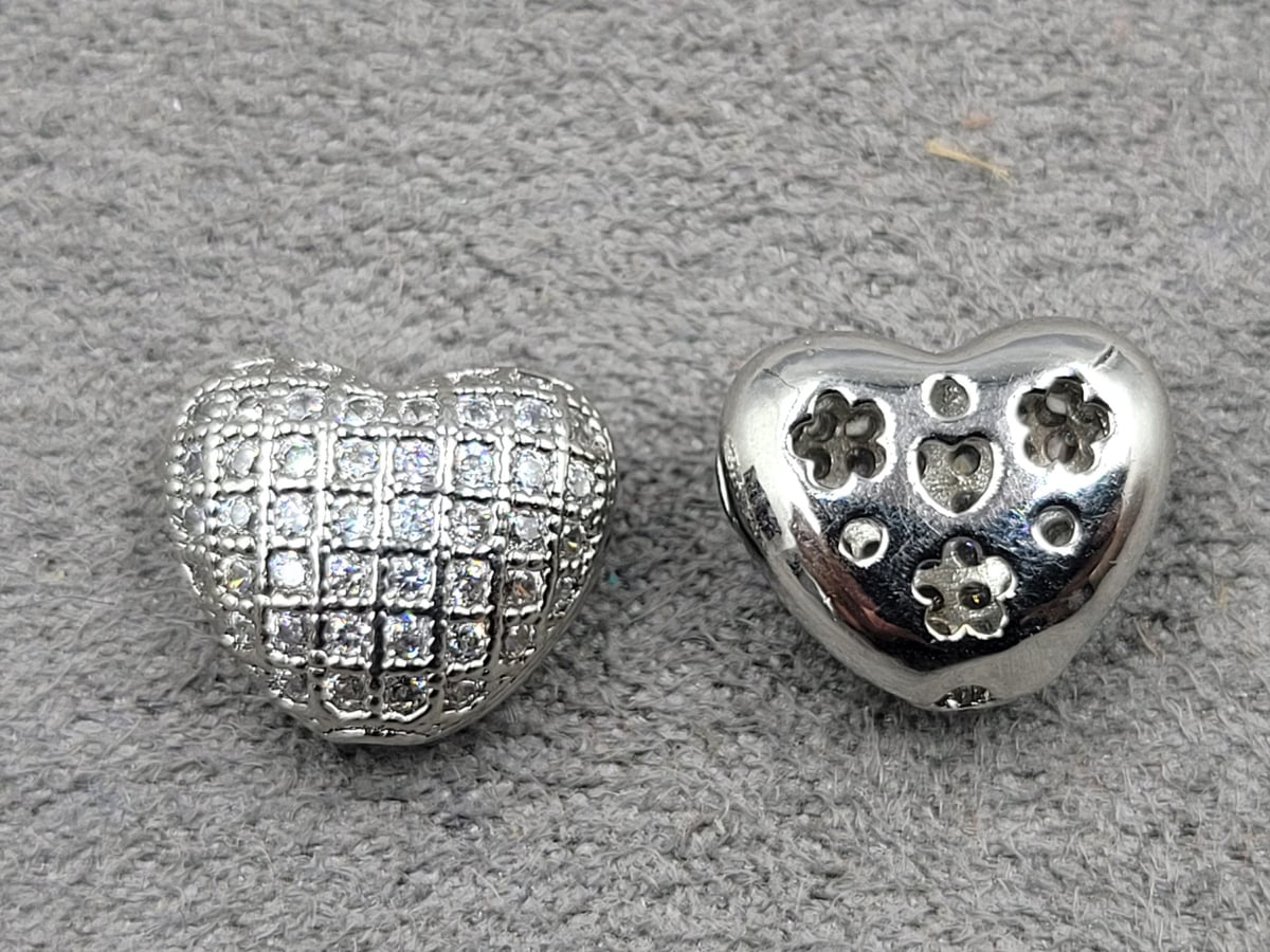 Бусина серце 9,3*11 мм зі стразами родій (гіпоалергений сплав)