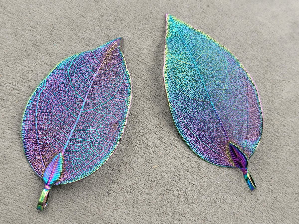 Лист натуральный (+,- 3*5 мм) хамелеон 1 шт