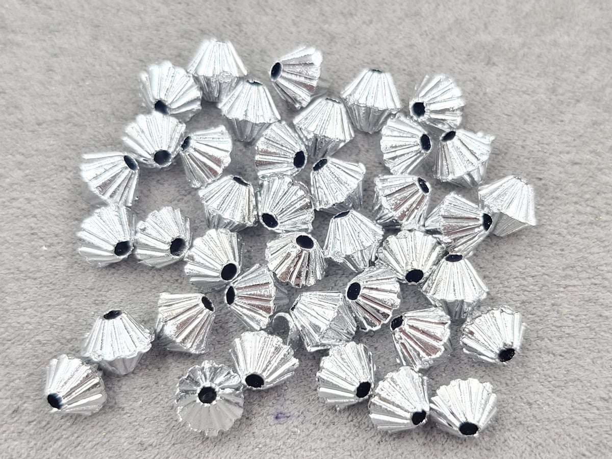 Бусина 6*6 мм пластикова 200 шт