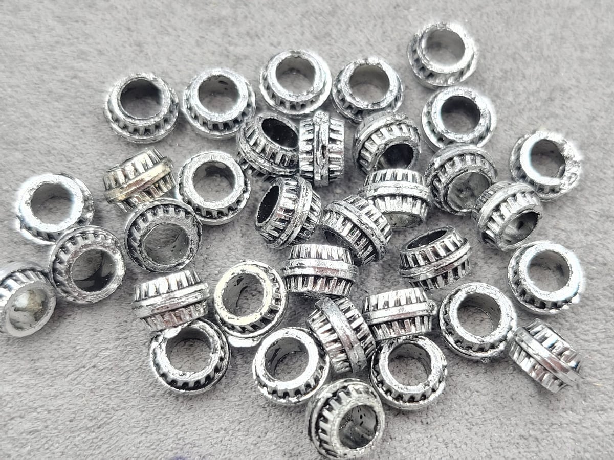 Бусина 4*7 мм пластикова 200 шт