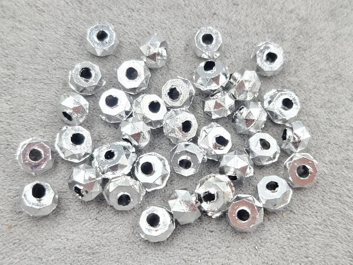 Бусина 4*6 мм пластикова 220 шт