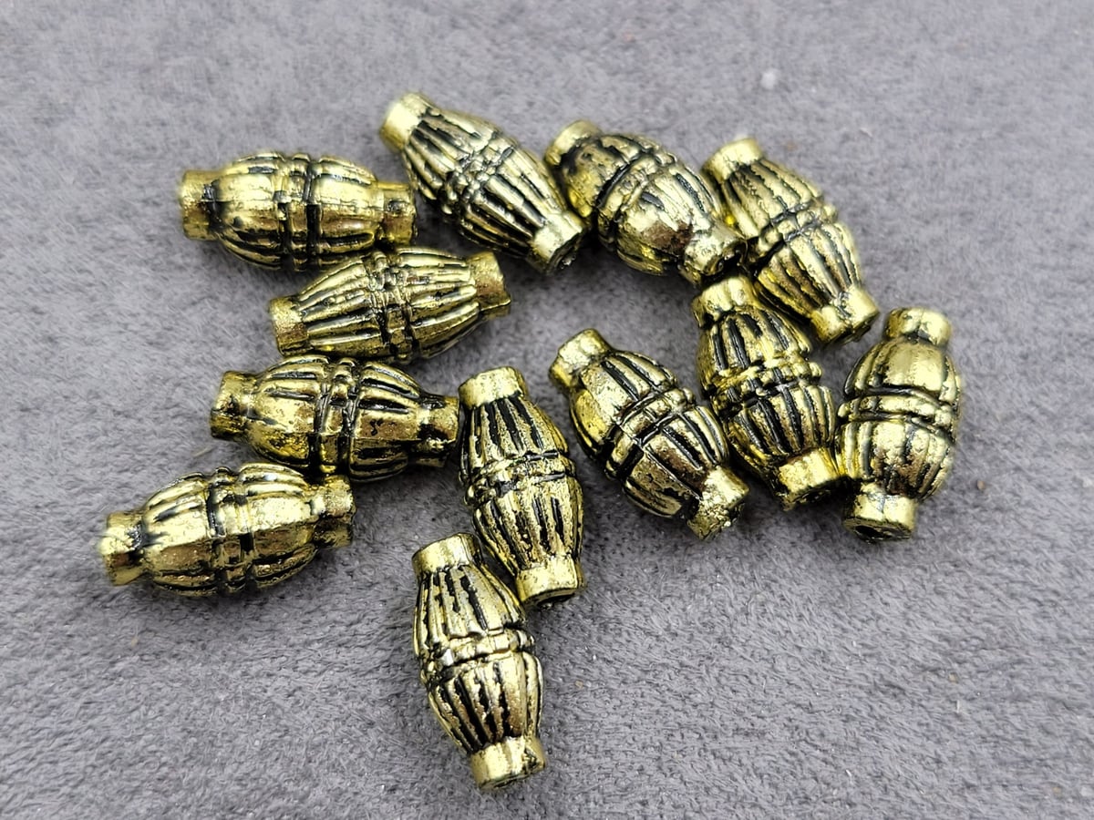 Бусина 6*13 мм пластикова 70 шт