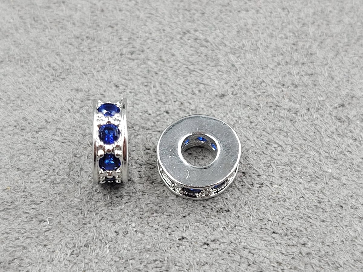 Рондель 3*7 мм отв. 2,7 мм з синіми стразами родій (гіпоалергений сплав)