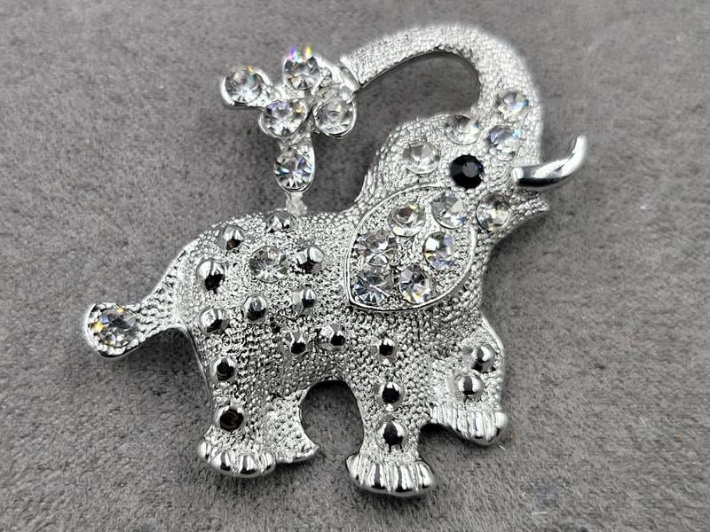 Брошка 4*4,5 см колір срібло