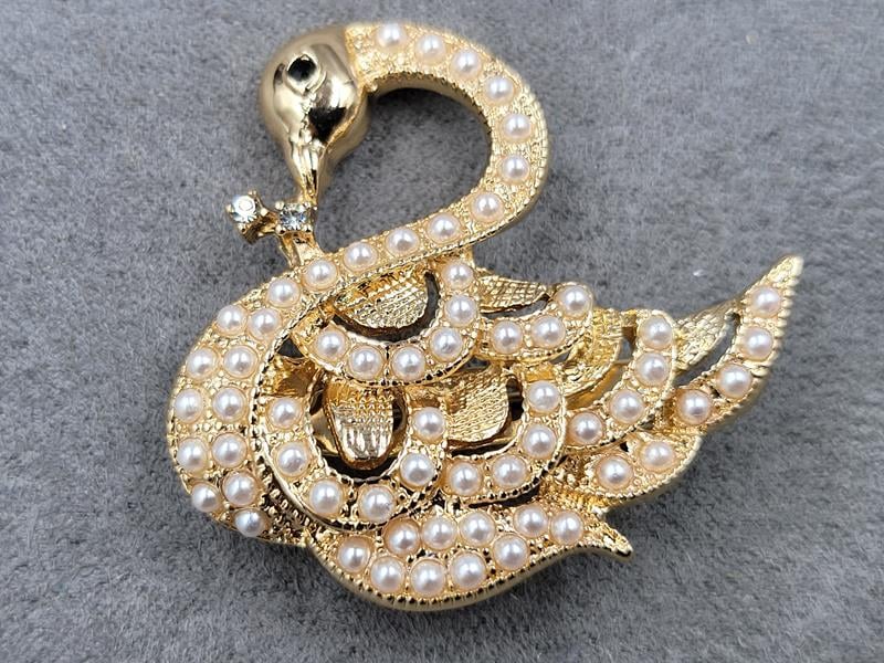 Брошка 4*4,5 см колір золото