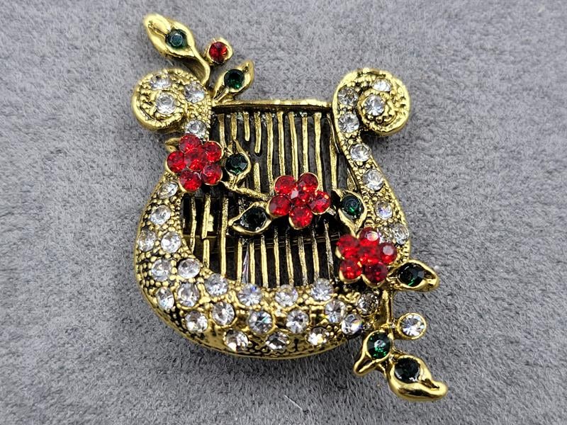 Брошка 3*3,5 см колір золото