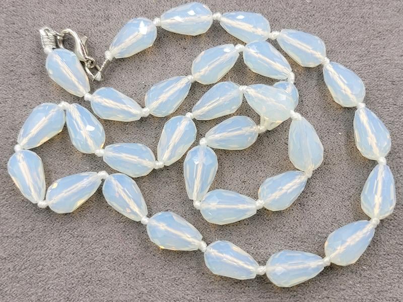 Місячний камінь штучн. 8*12 мм довжина 45 см