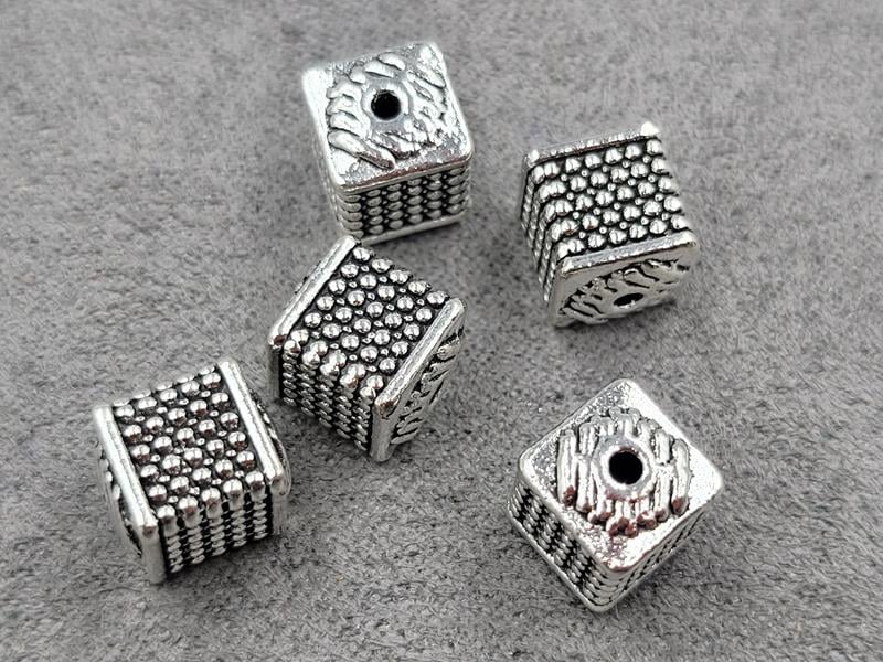 Бусина 7,5*9 мм 9 шт металічна