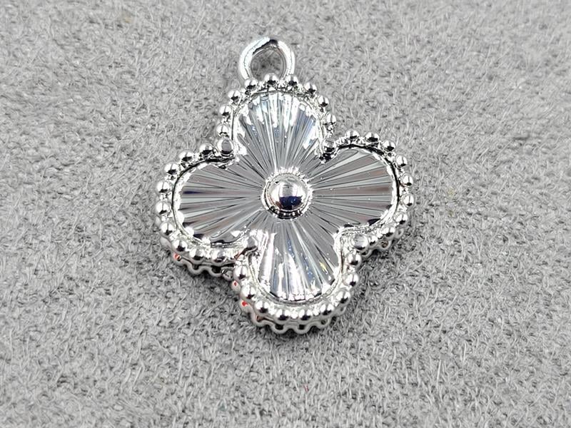 Підвіска конюшина 15 мм колір сталь (гіпоалергений сплав)