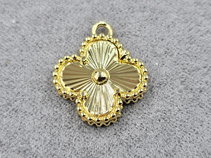 Підвіска конюшина 15 мм колір лимонне золото (гіпоалергений сплав)