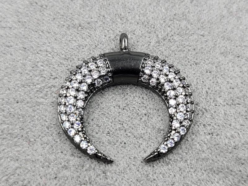 Підвіска *лунніца* 20 мм колір чорний з білими стразами (гіпоалергений сплав)