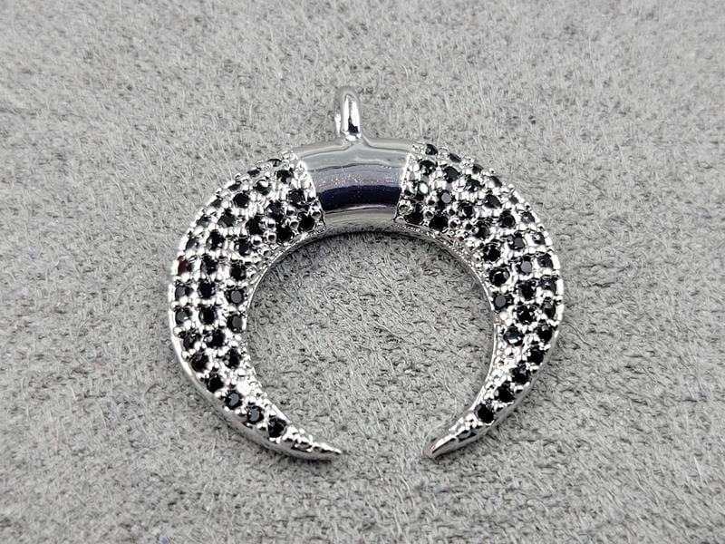 Підвіска *лунніца* 20 мм колір сталь з чорними стразами (гіпоалергений сплав)