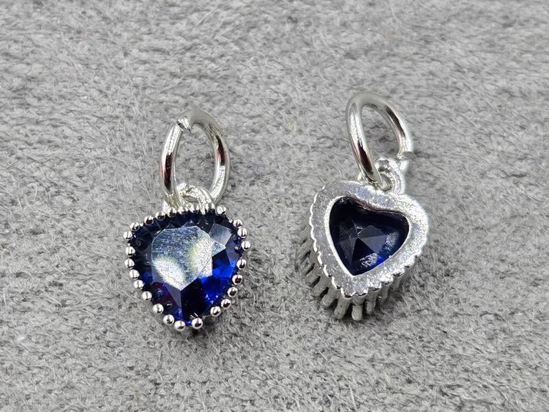 Підвіска 7*9 мм з синім стразом колір сталь (гіпоалергений сплав)